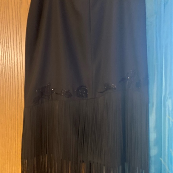 Moshita contour woman’s embleshed suit set - Picture 12 of 13